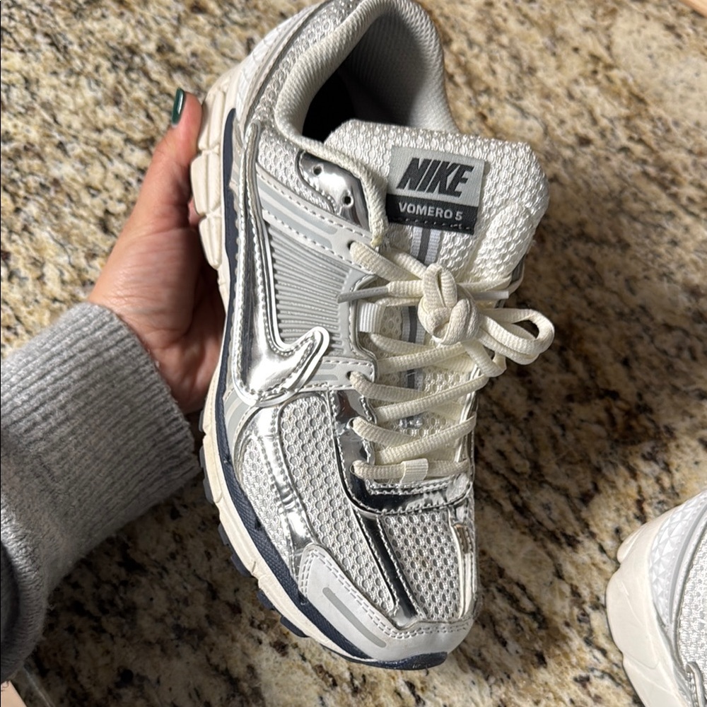 Nike Vomero 5 Silver Sneakers